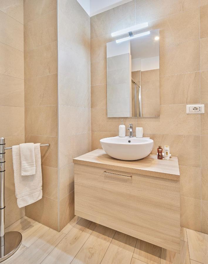 Monviso Modern - Exclusive Apartment Milaan Buitenkant foto